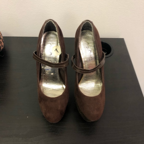 Brown Heels - Picture 2 of 5